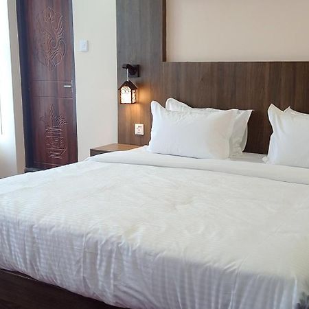 Hotel Aerolink Катманду Экстерьер фото